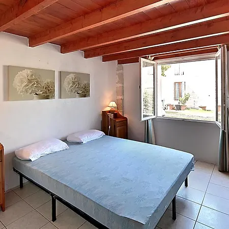 Holiday home Les Vents De Gironde - Maison En Pierre Piscine