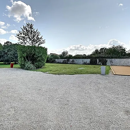 Holiday home Les Vents De Gironde - Maison En Pierre Piscine